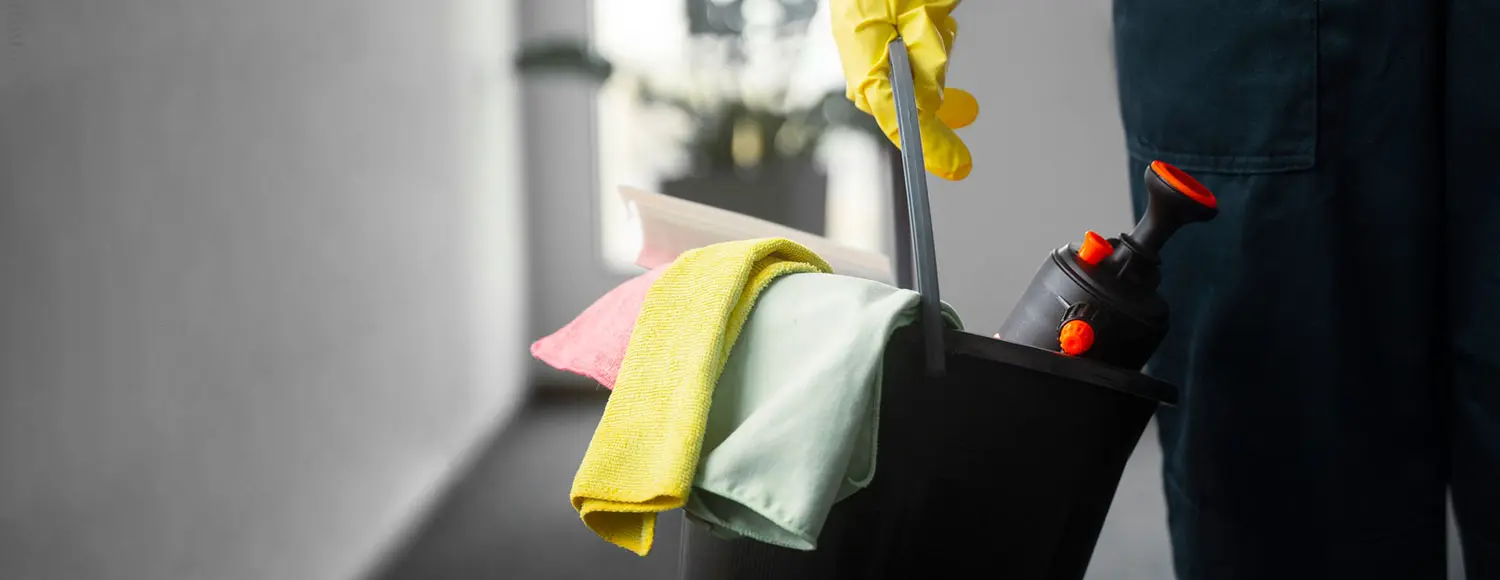 Hausmeisterservice Neustadt bei Coburg - Gebäudereinigung - Eimer mit Putzmittel